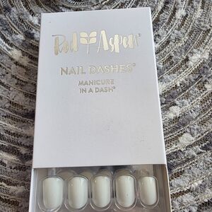 Red Aspen Nail Dashes - White